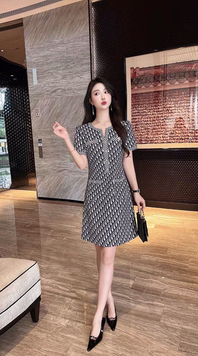 ĐẦM SUÔNG DIOR VAI NÚT D115